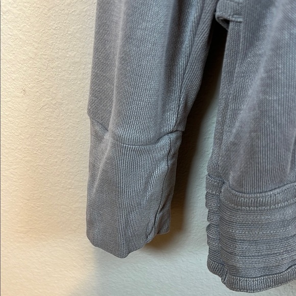 ATHLETA‎ WOMENS SIZE LARGE GRAY SERENITY CRISS CROSS LONG SLEEVE SHIRT - Picture 4 of 6